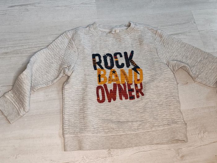 Pull type sweat taille 8 ans