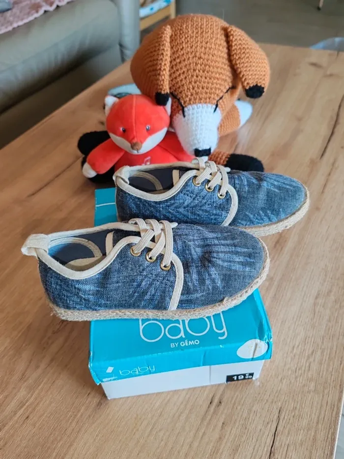 Chaussures espadrilles tbe peu portées 27 2 points noirs intérieurs cause étiquette collée kiabi - photo numéro 9