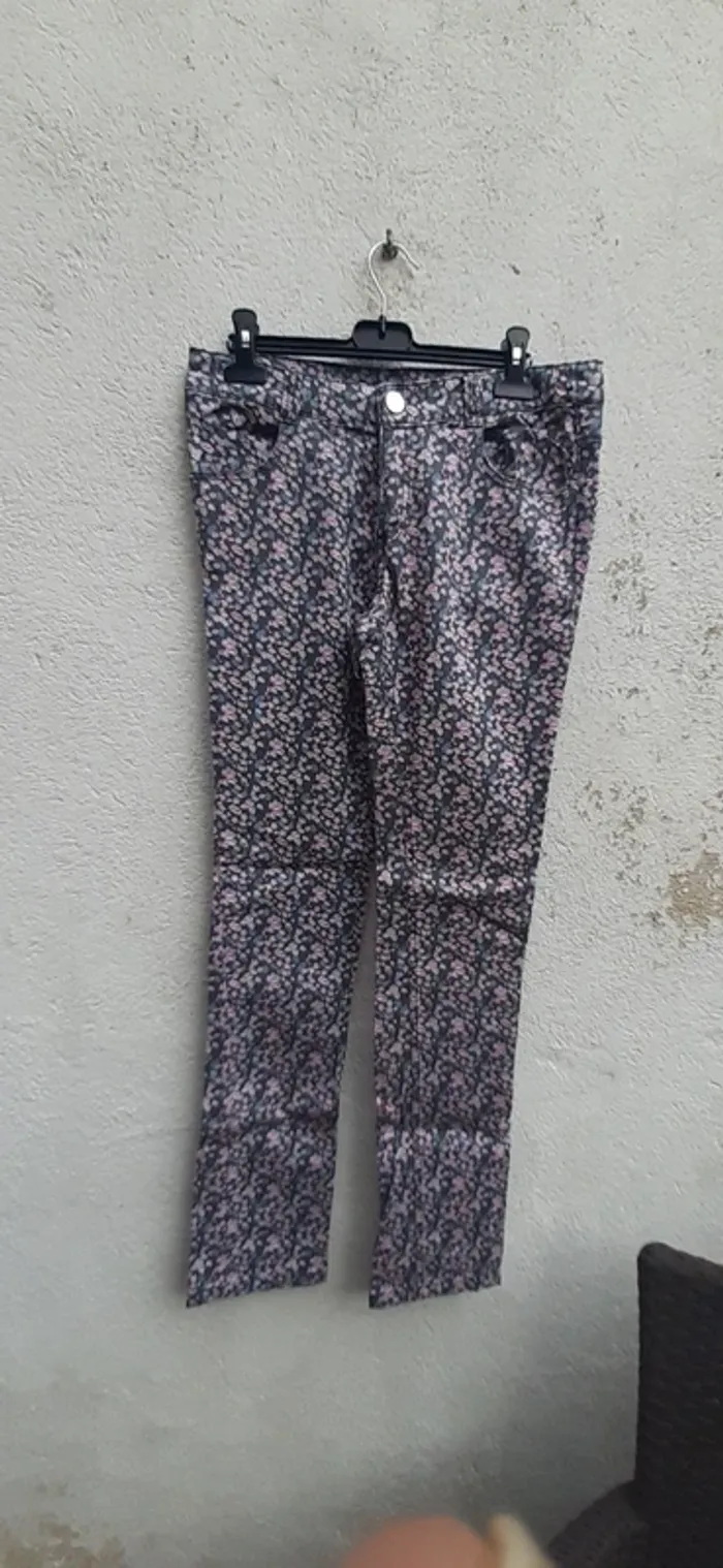 Jean à fleurs - photo numéro 2