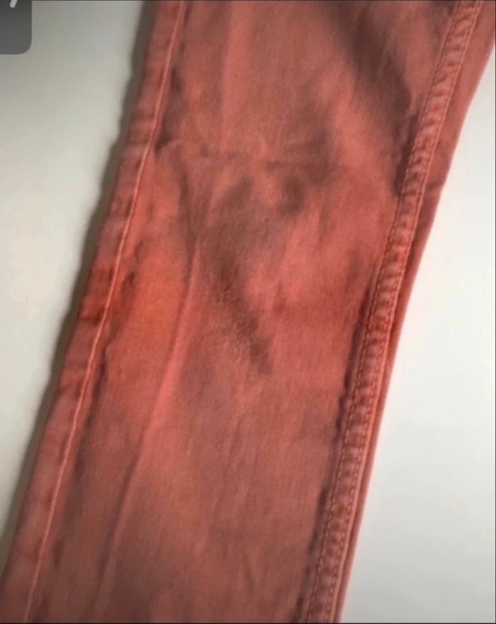 Jean skinny pour garçon BON ÉTAT taille 7 ans couleur rouille - photo numéro 3