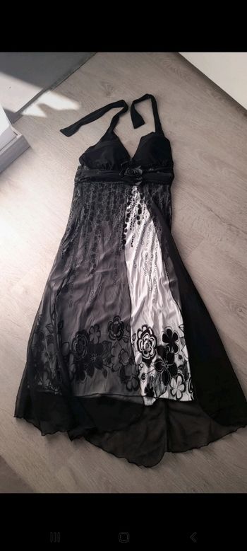 Robe à nouer au cou