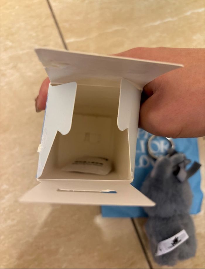 labubu pin for love lettre W - photo numéro 4