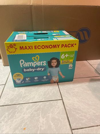 76 couches Pampers taille 6+