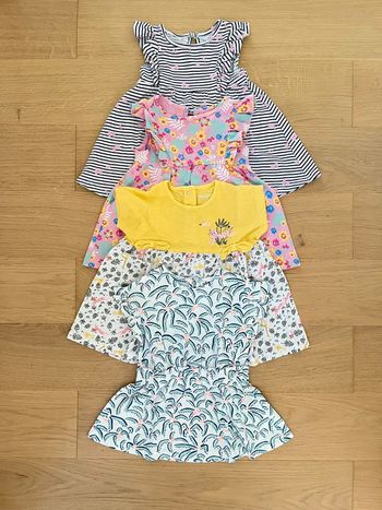 Lot de 4 robes d’été 6 mois