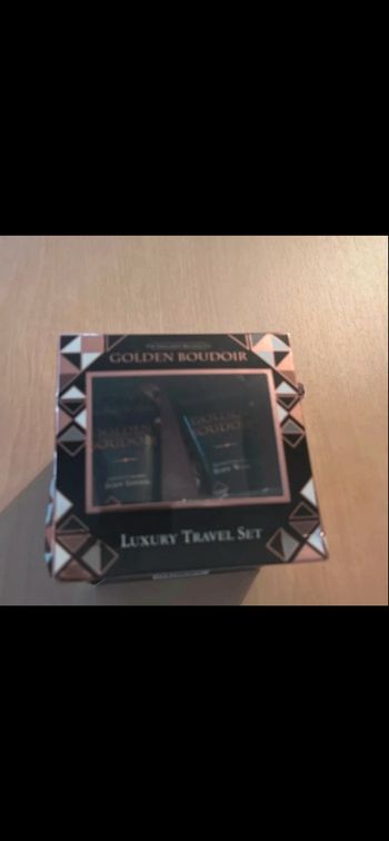 1 coffret beauté 3 pièces neuf 