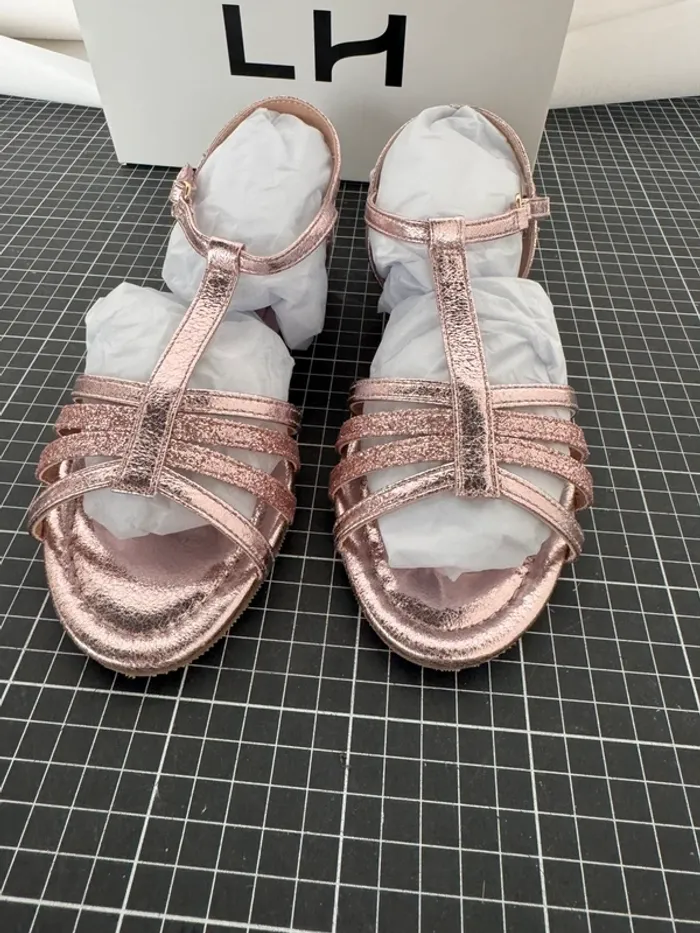 Sandales rose brillant La Halle neuves taille 35 - photo numéro 3