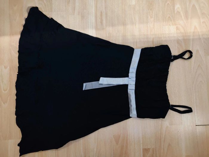 Robe noire et ceinture argentée avec ou sans bretelle - photo numéro 2