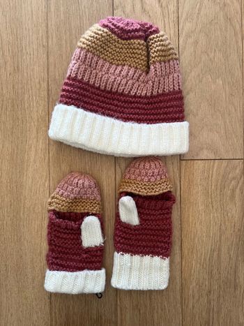 vend ensemble vertbaudet 54/56cm bonnet et mitaines très bon état