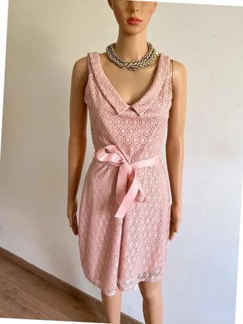 Robe rose en dentelle sans manches Jacqueline Riu taille 38 jamais portée