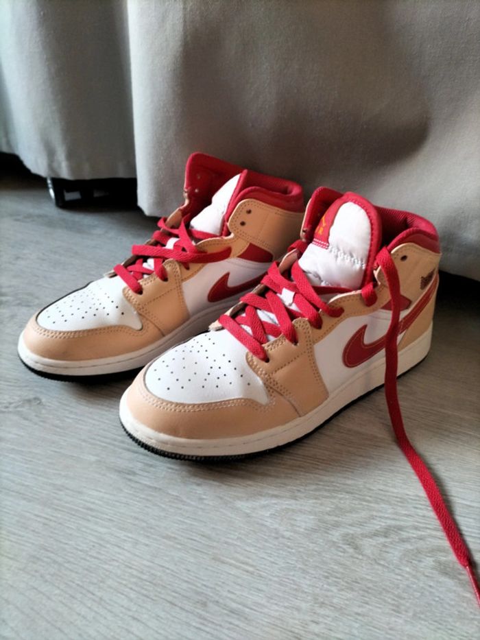 Baskets montantes Jordan Nike pointure 39 en très bon état