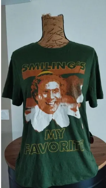 Tee  shirt  vert avec  motifs  elf taille xs