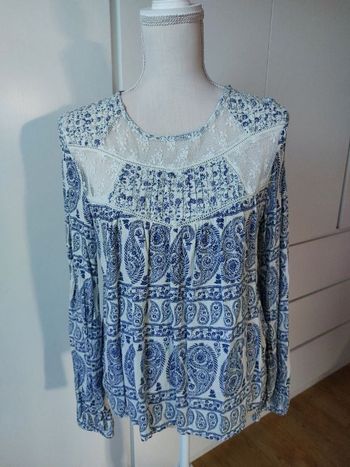 Jolie blouse avec dentelle