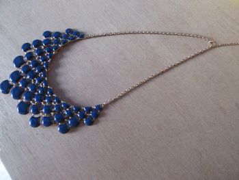 Tour de cou perles bleues chaine dorée  fantaisie