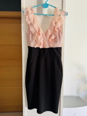 Robe Lipsy London T. S
