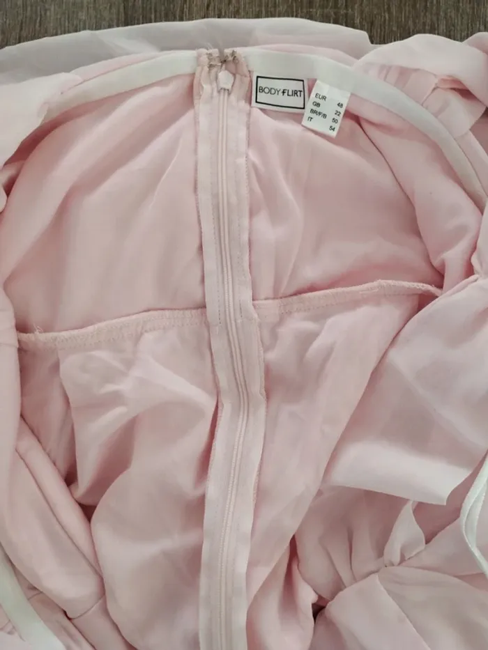 Très belle robe T48 Body Flirt - photo numéro 8