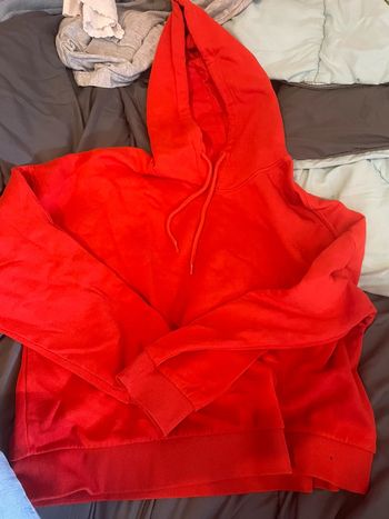 Sweat à capuche rouge – style casual & confortable, parfait état