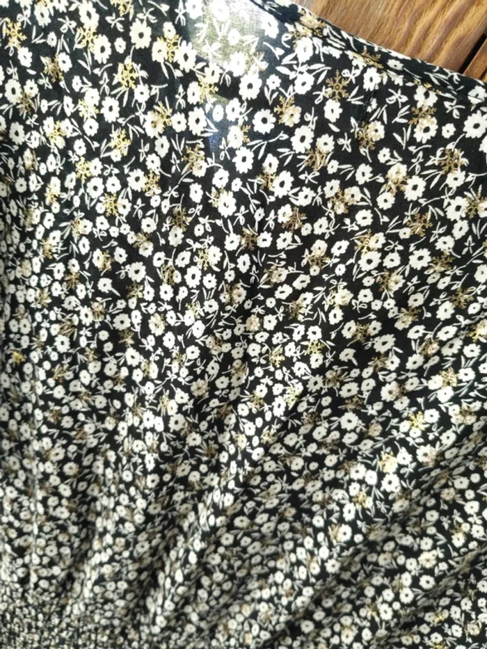 Robe longue avec touches dorées - photo numéro 6