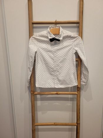 Chemise avec noeud papillon