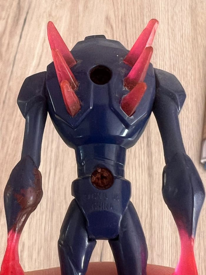 Figurine Ben 10 Chromastone - photo numéro 3