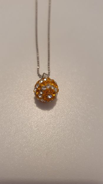 Collier et pendentif neuf