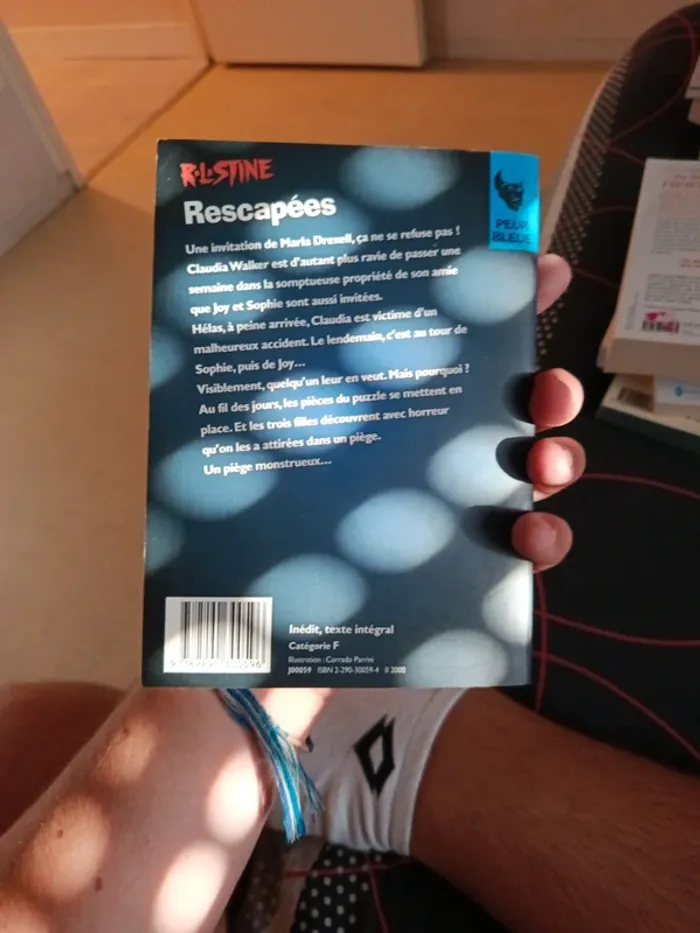 Livre rescapées - photo numéro 2