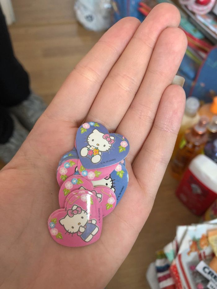 Petit bracelet + stickers Hello Kitty. - photo numéro 2