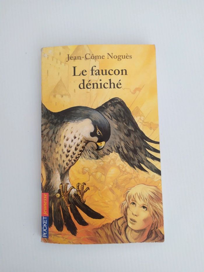 Le faucon déniché