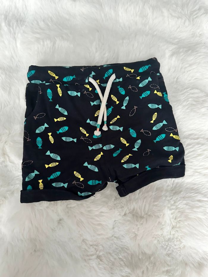 Lot, quatre shorts en très bon état - photo numéro 2
