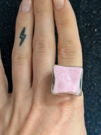 Bague en verre carrée style pylônes