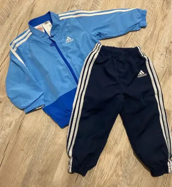 Tenue Adidas bébé garçon très bon état