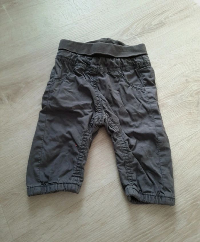 Lot 3 mois t shirts et pantalon neufs et tbe - photo numéro 2