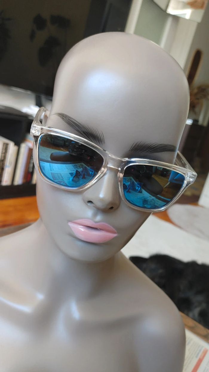 Lunettes de soleil monture transparente glace bleu - photo numéro 2