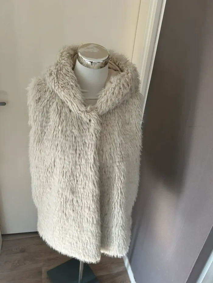 Aroma veste à poil blanche sans manches fausse fourrure, veste sans manches à capuche - photo numéro 3