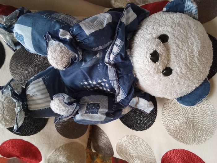 Doudou ours blanc bleu marine Minouche vintage d'occasion ancien 30 ans  marin marine mer yeux noirs durs plastique nez dur  tissu éponge tissu bouclettes carré carreaux imprimé  thème mer ancre  peluche ancien matelot - photo numéro 10