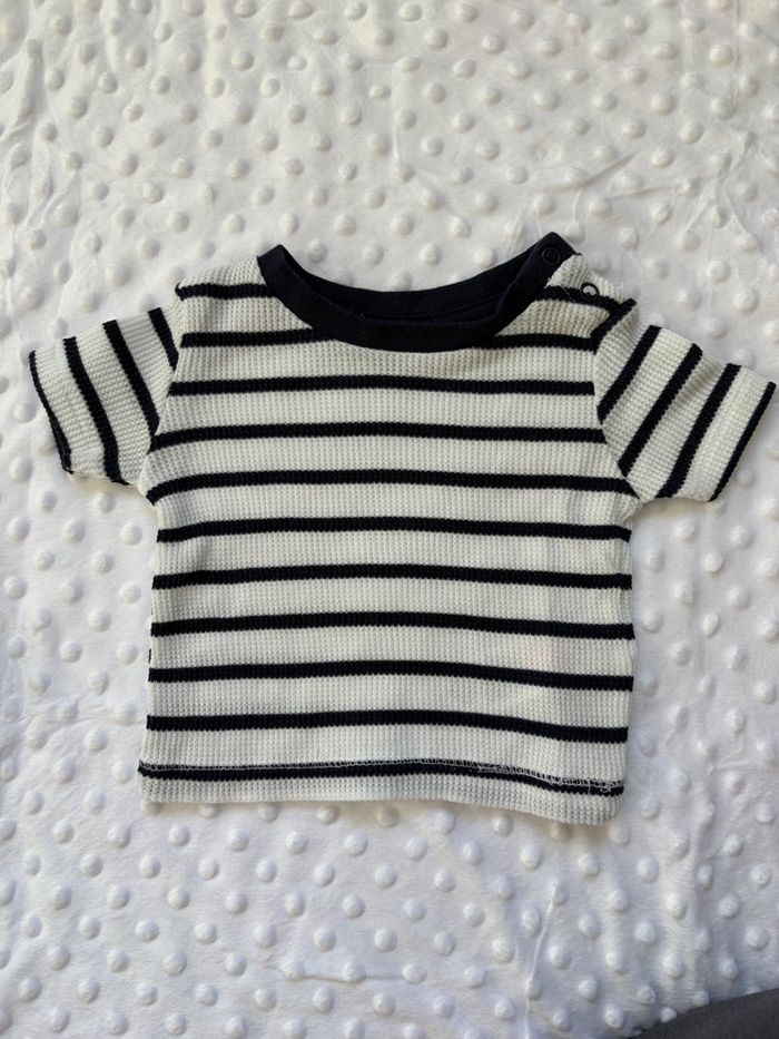 Lot vêtements bébé 0 - 3 mois - photo numéro 2