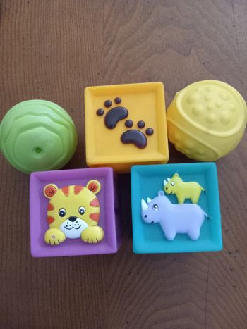 Lot balles et cubes