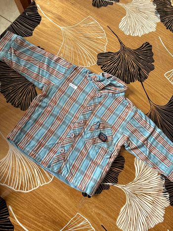 Chemise bleu et orange