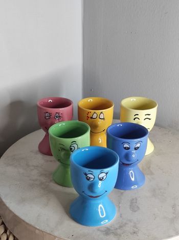 Coquetiers colorés en grès