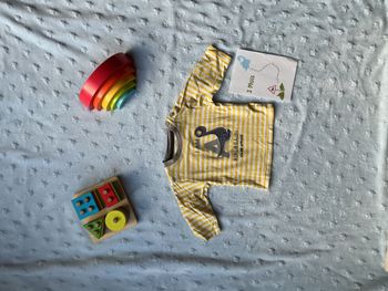 teeshirt manches longues rayé jaune et blanc dessin devant 3 mos obaibi