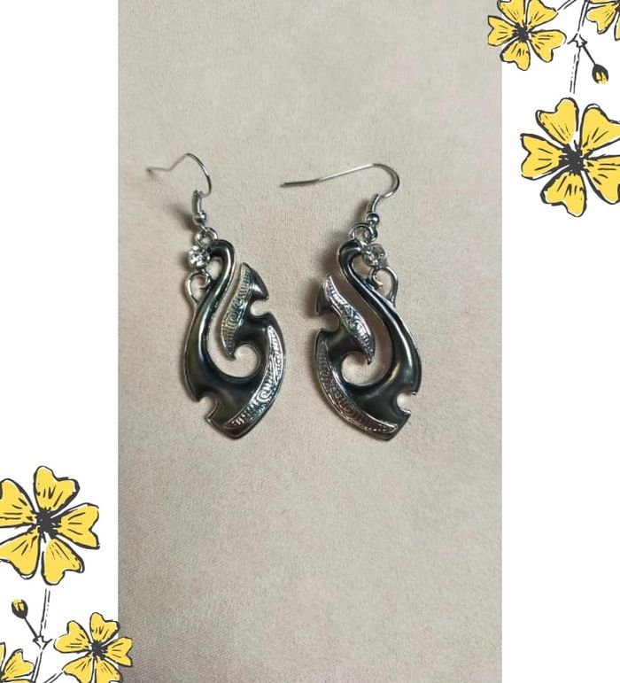 Parure pendentif + boucles d’oreilles ris métallisé et & argenté – Design moderne & strass - photo numéro 6