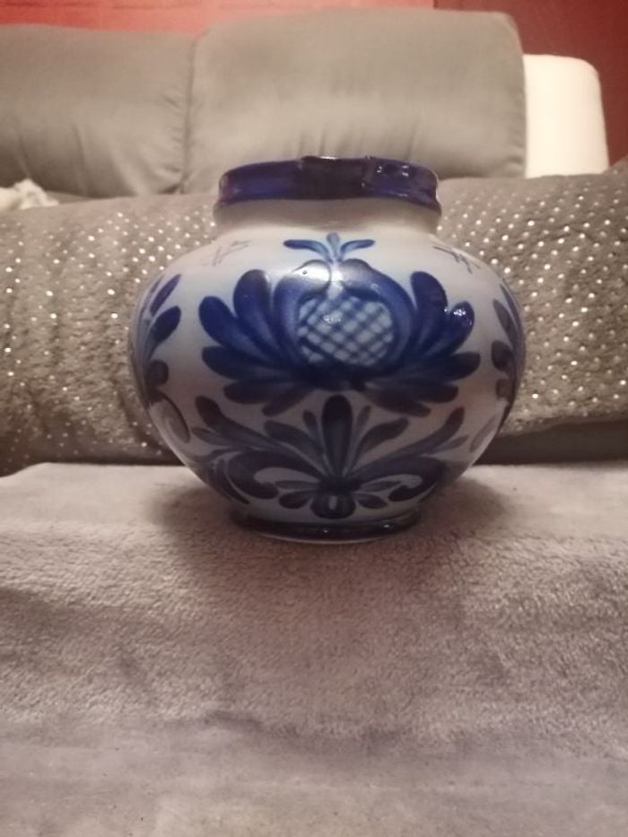 Belle carafe 1, 5 litre neuve tamponner jamais servi en poterie belle qualité rare