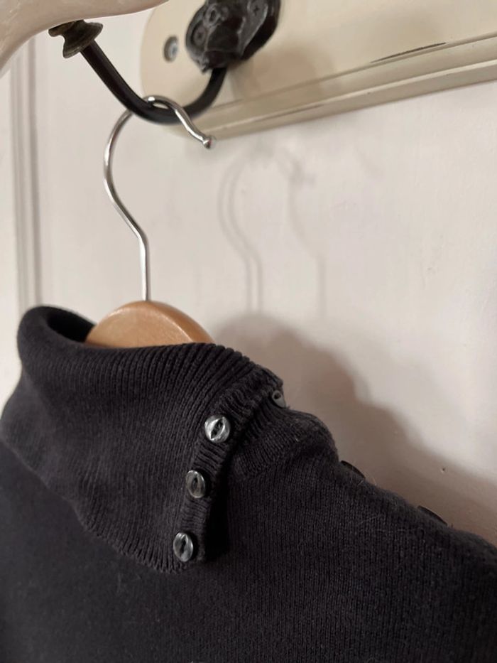 Pull noir, 10 ans - photo numéro 2