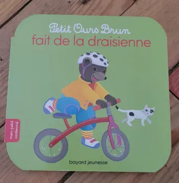 Petit ours brun fait d ela draisienne