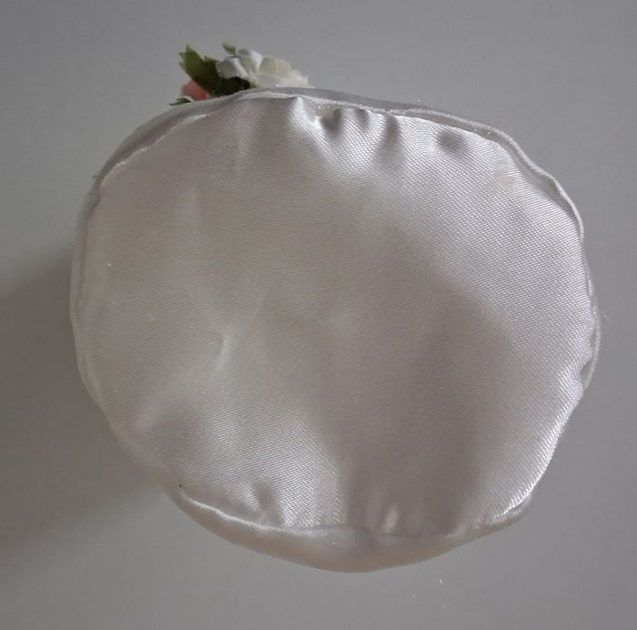 Pochette satinée blanche à petites fleurs - photo numéro 5
