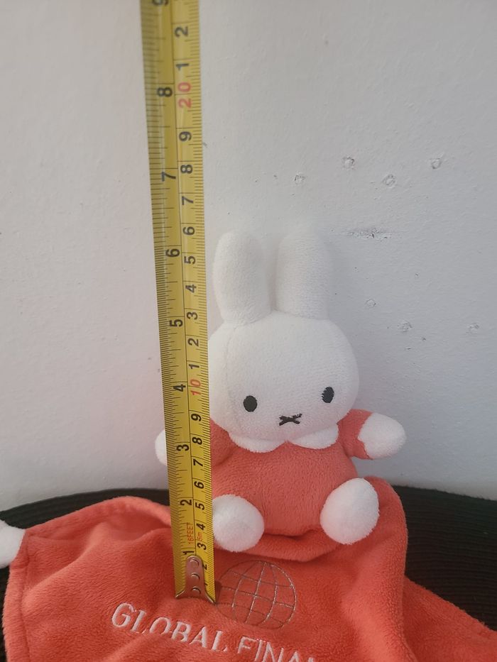 Doudou lapin MIFFY mouchoir rouge SOFT BOA - photo numéro 3