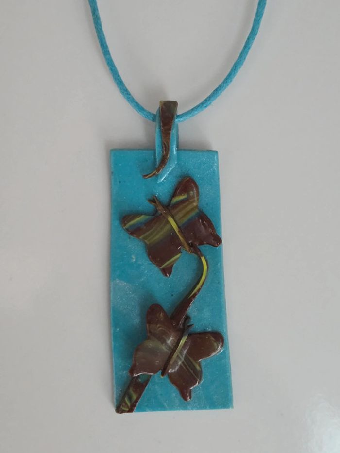 Collier fantaisie papillon - photo numéro 2