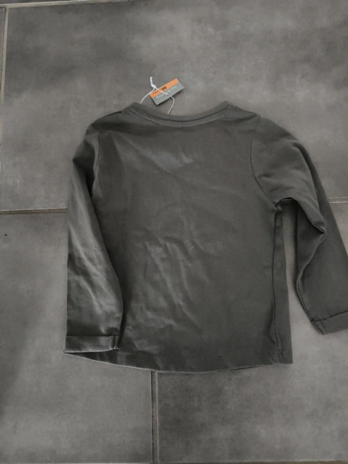 T-shirt manches longues neuf 12 mois - photo numéro 3