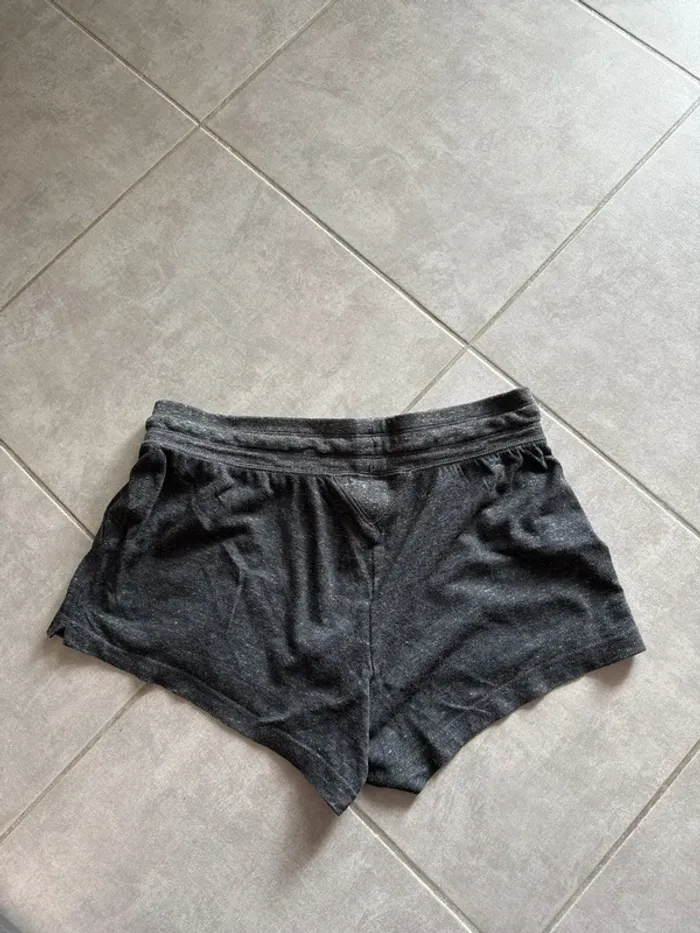 Short Nike taille L - photo numéro 4