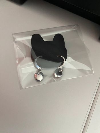 Idée cadeau Noël - Très jolies boucles d’oreille argentées cœurs