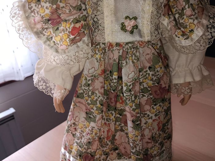 poupée porcelaine - photo numéro 8